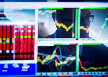 Oracle, Dell Dip in Thursday’s Market Cap Stock Movers