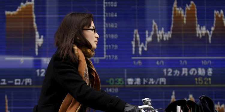 Asia stocks drift lower; Chinese shares defy Trump tariff threats