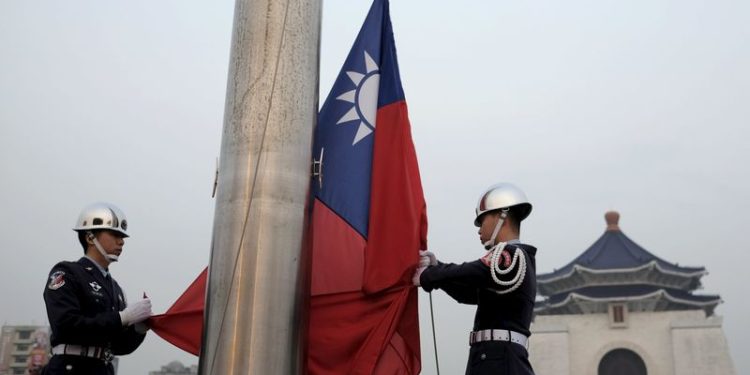 Taiwan stocks lower at close of trade; Taiwan Weighted down 1.52%