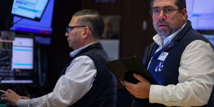 S&P 500, Nasdaq climb; markets analyze Trump’s tariff threats, Fed minutes