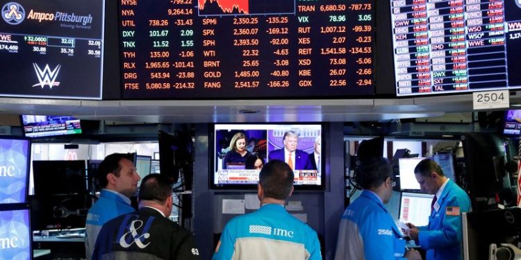 Analysis-Investors cling to crash protection despite sizzling US stock market rally