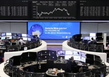 European shares slip amid Trump tariff woes, French lenders drop