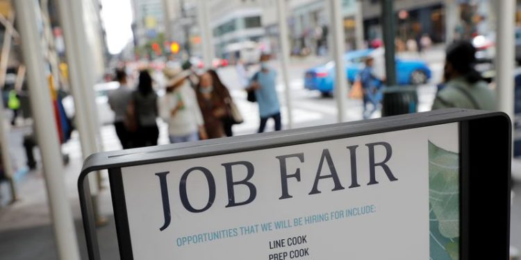 US weekly jobless claims decline further