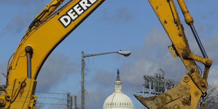 US third-quarter economic growth unrevised at 2.8%