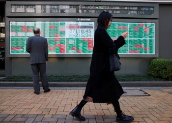 Asian shares slip, yen aims for best week in 4 months on BOJ hike bets