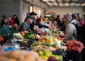 Euro zone consumers see inflation edge up slightly, ECB survey shows