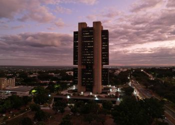 Brazil’s Lula nominates Bradesco head trader as central bank monetary policy director