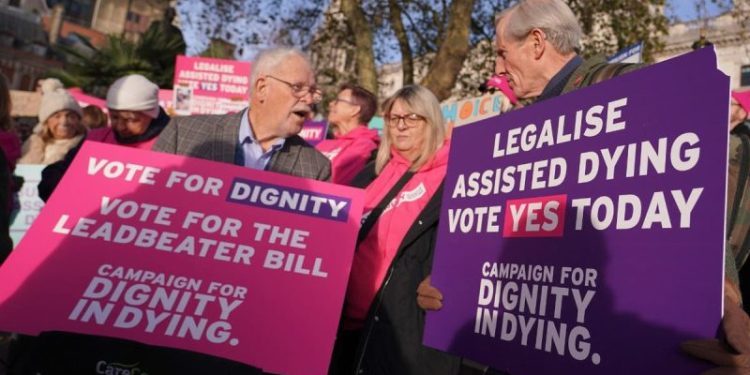 UK lawmakers vote in favor of bill legalizing assisted dying