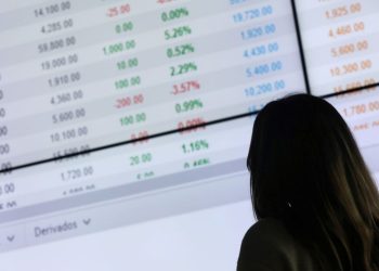 Colombia stocks lower at close of trade; COLCAP down 0.39%