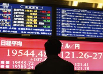 Asia stocks rise tracking Wall St, S.Korean shares fall on political unrest