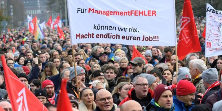 VW, workers clash in latest round of talks over factory shutdowns