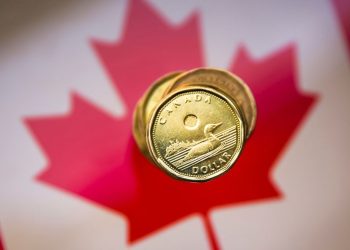 Loonie, Aussie in focus while US dollar extends gains