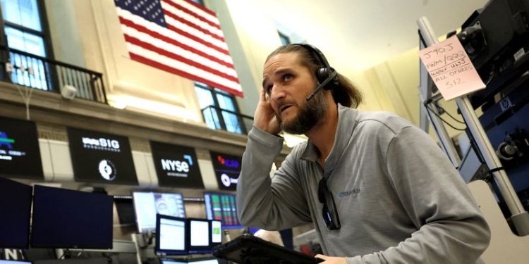 Analysis-Strong momentum makes it hard to bet against ‘freight train’ US stock rally