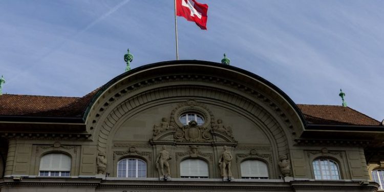 SNB to cut rates 25 bps on Dec. 12, to reach zero or close next year