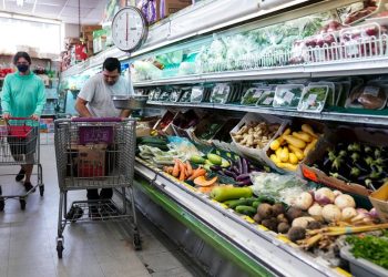 US consumers expect higher inflation and better economy, New York Fed says