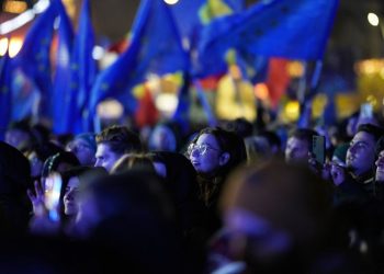 Romanian pro-European parties agree to quickly form broad coalition government