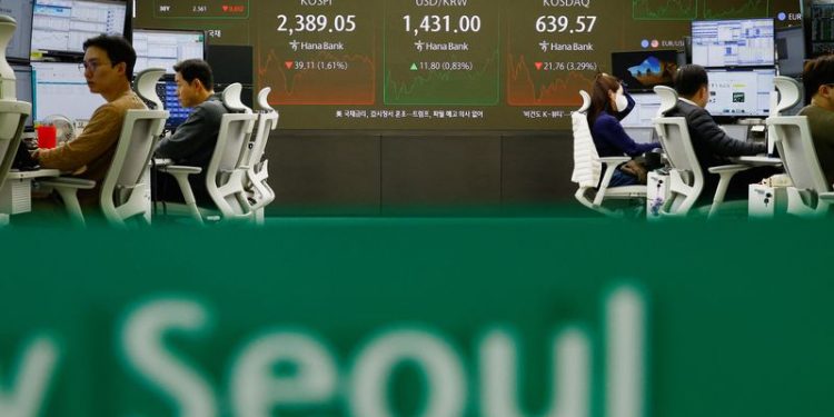 Bearish bets maintained on Asian FX as US tariff fears intensify: Reuters poll