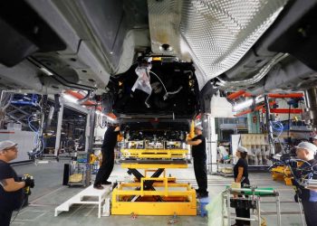 Euro zone industry did not fall in Oct but recovery not in sight