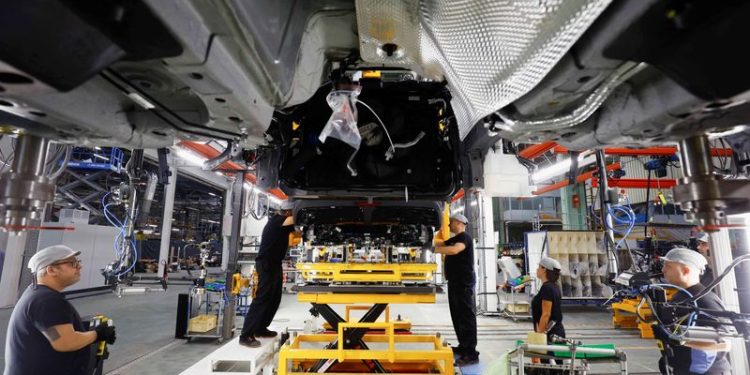 Euro zone industry did not fall in Oct but recovery not in sight