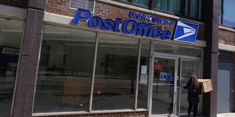 Trump considers privatizing U.S. Postal Service, Washington Post reports