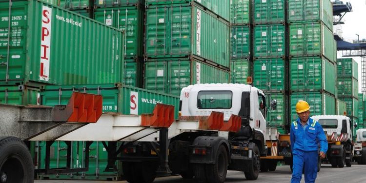 Indonesia books $4.4 billion trade surplus in Nov, beating forecast