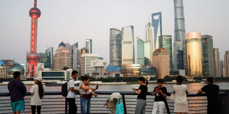 China to boost direct fiscal support to consumers