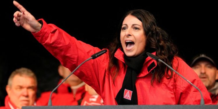 VW labour representative hopes for compromise before Christmas