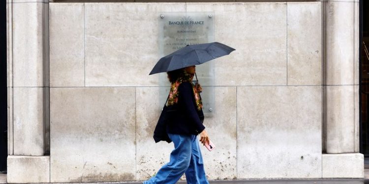 French central bank trims growth outlook on political drama