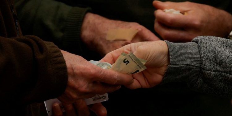 Morning bid: Investors look past politics to central bank moves