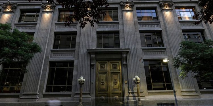 Chile central bank cuts interest rate but calls for caution