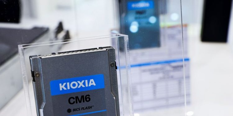 Bain-backed chipmaker Kioxia’s shares rise in market debut