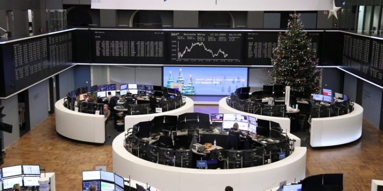 STOXX 600 flat ahead of Fed decision, Renault jumps