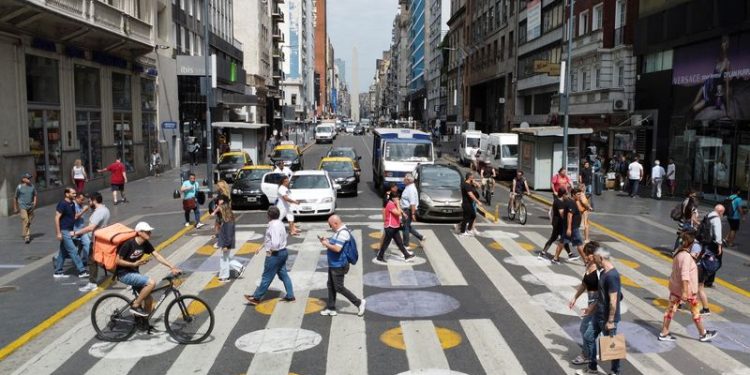 Argentina economic activity seen sliding in October year-on-year