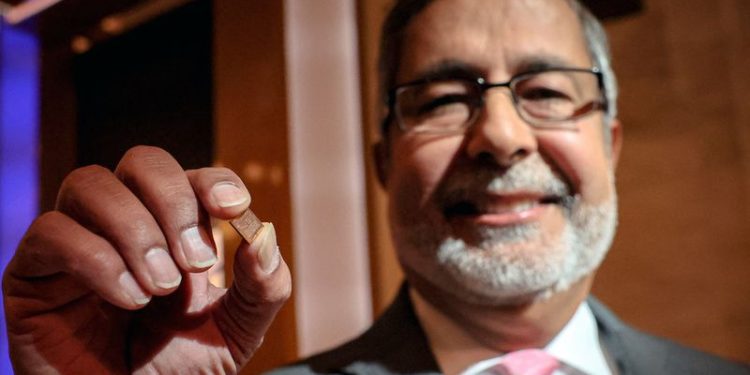 Micron shares tumble as quarterly forecast signals sluggish consumer demand