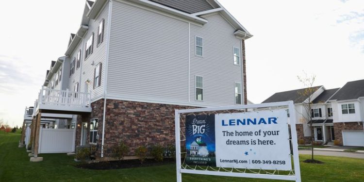 Lennar reports Q4 results below estimates on increased cost from higher interest rates