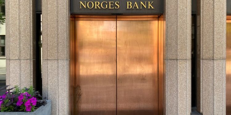 Norway central bank keeps rate on hold, eyes March cut