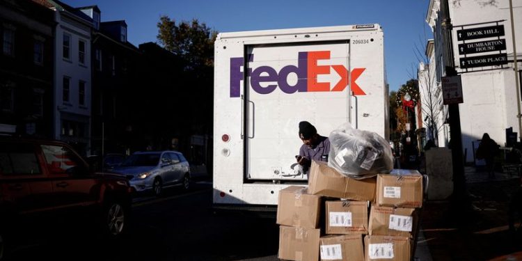 FedEx to spin off its freight trucking business