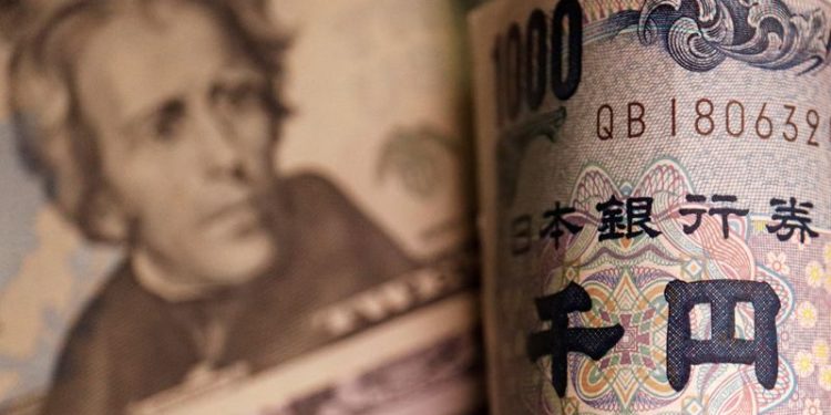 Dollar set to end week on a high, yen at five-month low