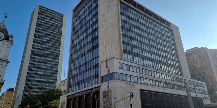 Colombia’s central bank delivers smaller rate cut than expected