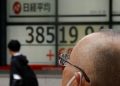 Asia shares rise, dollar underpinned by elevated bond yields