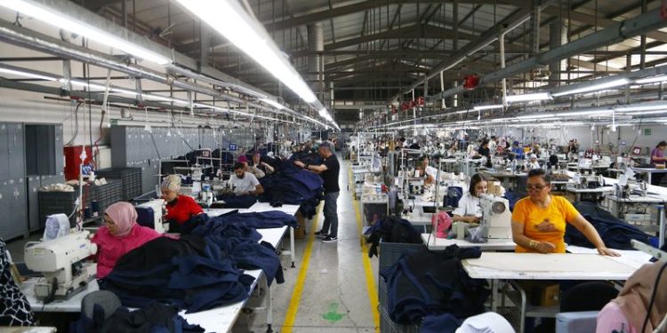 Turkey raises monthly minimum wage by 30% for 2025