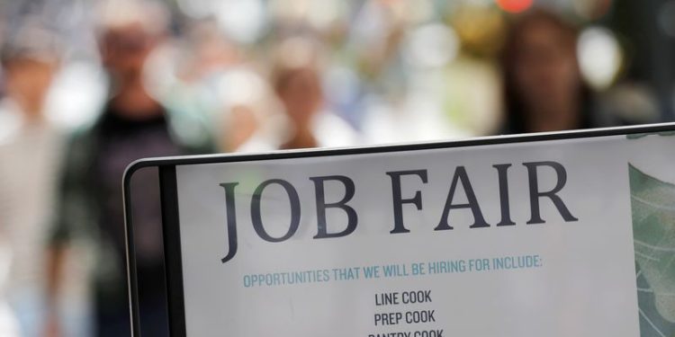 US weekly jobless claims fall slightly
