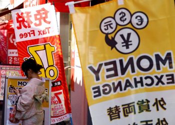 Yen hovers near 5-month low as BOJ’s cautious stance weighs