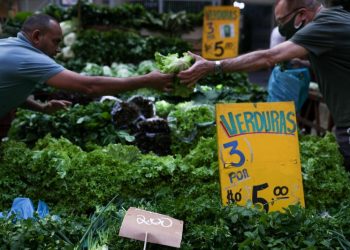 Brazil mid-December inflation slows but ends year above target
