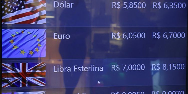 Dollar reigns with the support of higher yields