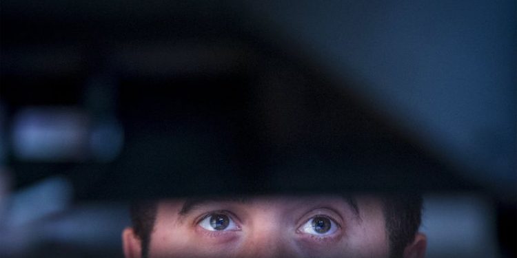 US-listed Chinese stocks retreat after rally