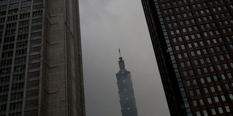 Taiwan stocks lower at close of trade; Taiwan Weighted down 0.32%