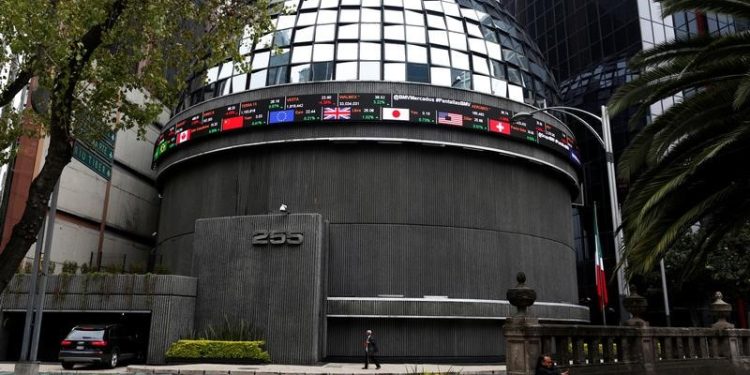 Mexico stocks higher at close of trade; S&P/BMV IPC up 1.24%