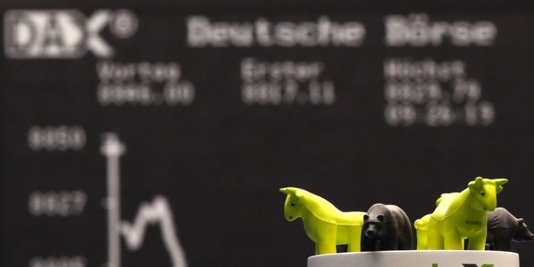 European stocks slip marginally lower; Spanish inflation ticks up