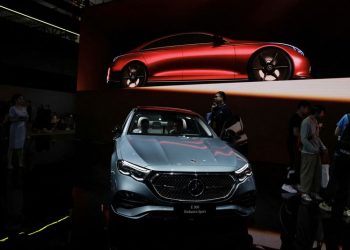 Mercedes to use Momenta software in 4 models, accelerate China comeback, sources say